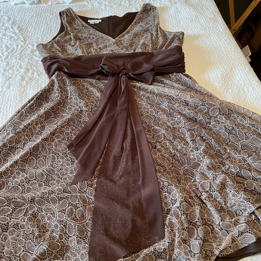 London Times Elegant Lace Dress with Sash